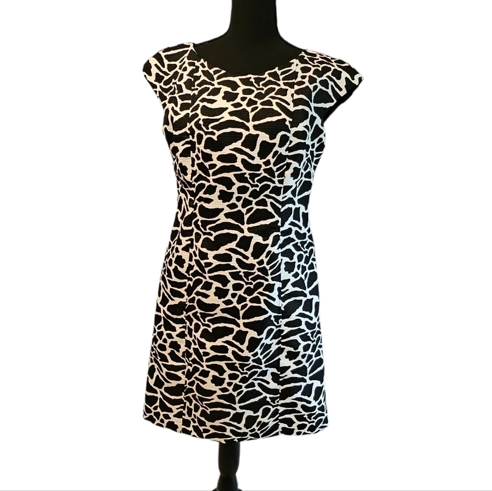 Robbie Bee Giraffe Print Sheath Dress Black & White 100% Polyester Size 6